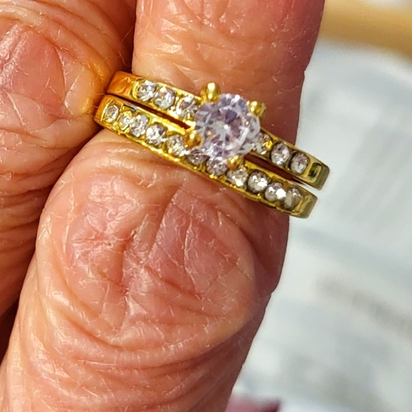 New Cubic Zirconia Ring Set Size 5 - Picture 1 of 6